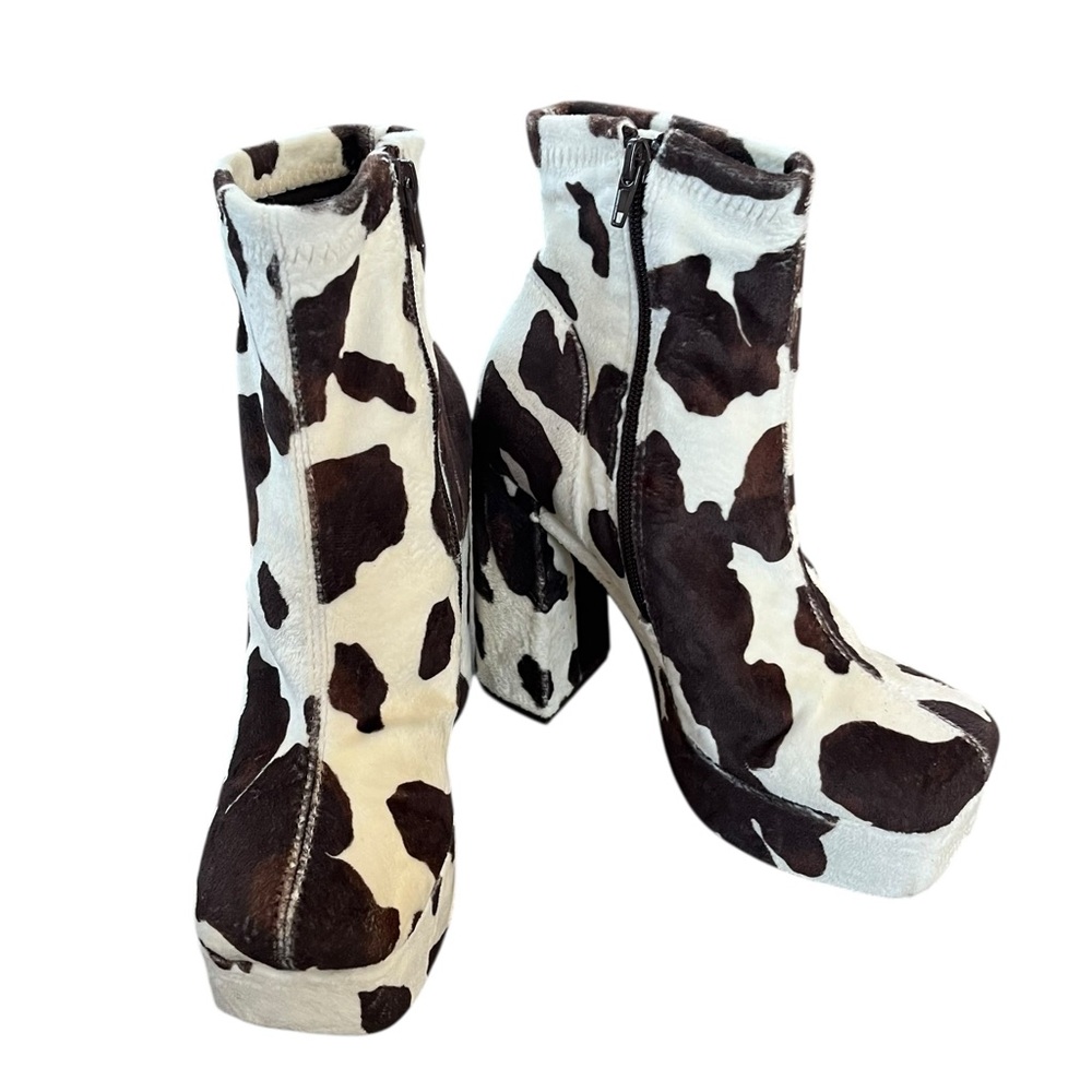 Vintage Y2K Steve Madden Faux Cow Print Platform Heeled Statement Boots SZ 5.5